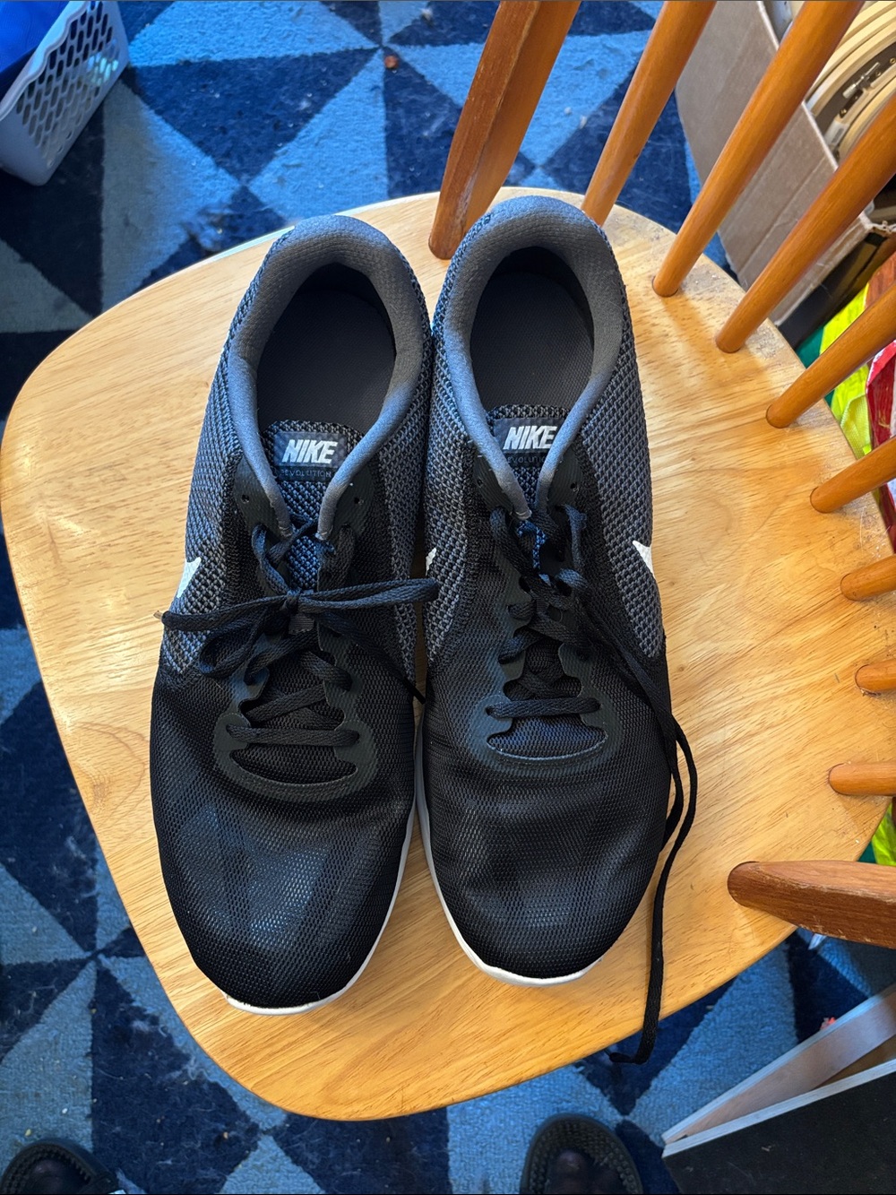 Nike Men's Black and Gray Mesh Sneakers